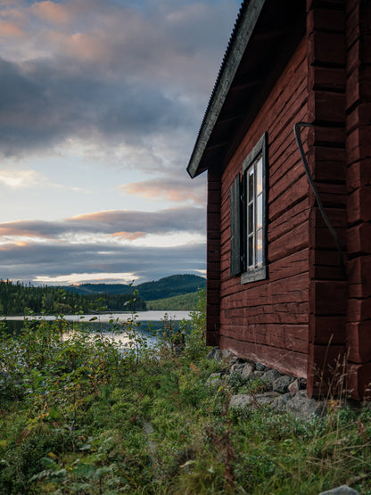 The grass water hut (4 beds)