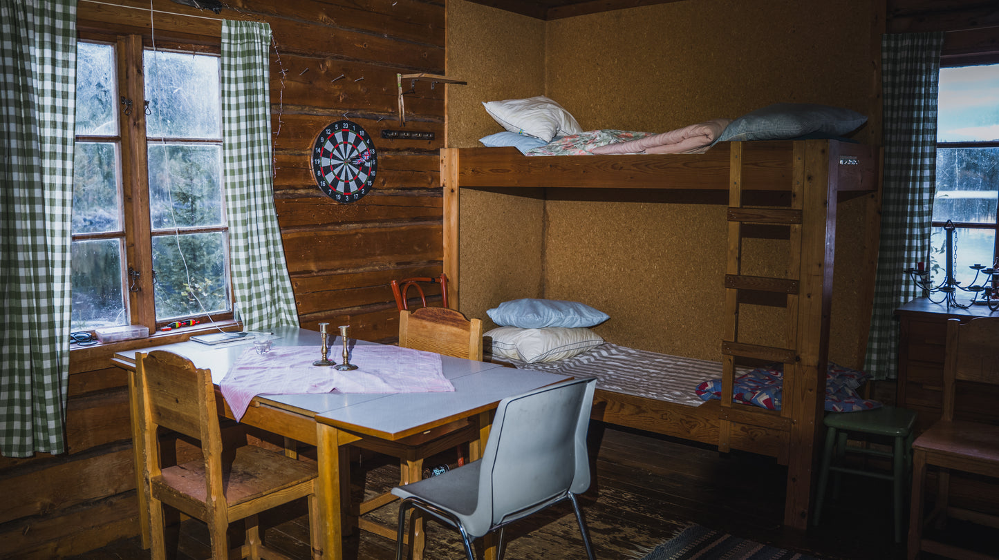 The grass water hut (4 beds)