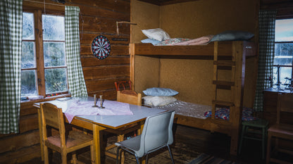 The grass water hut (4 beds)